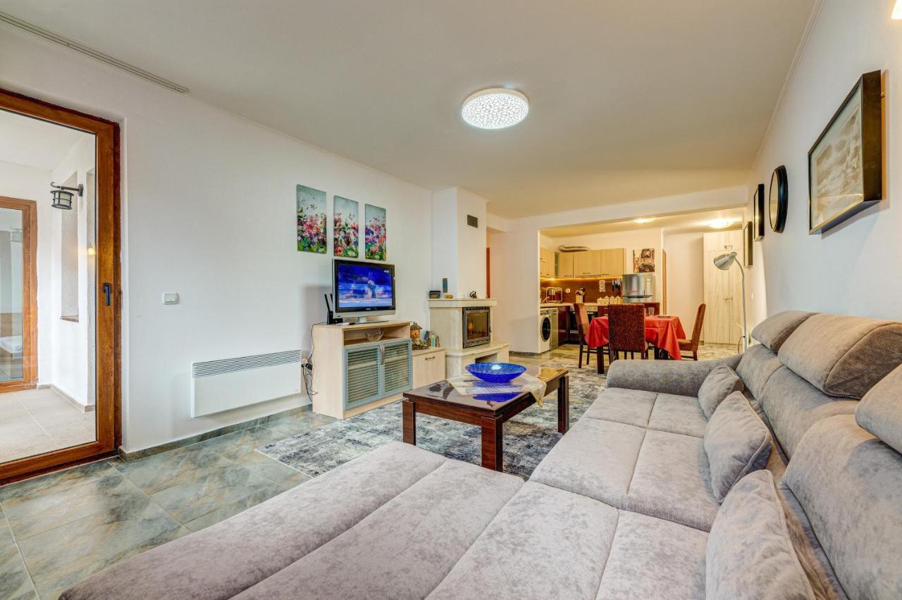 Bright And Spacious 2-Bdr Apartment With Balcony By Flat Mаnager بامبوروفو المظهر الخارجي الصورة